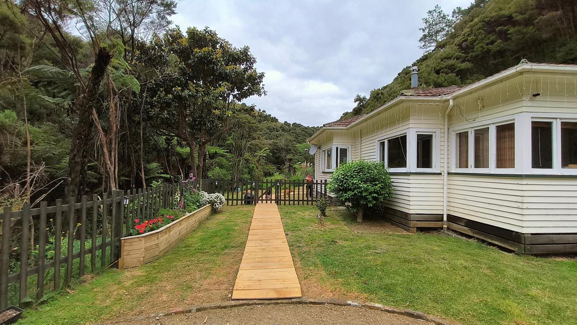 Homestay Wainui Bush Retreat